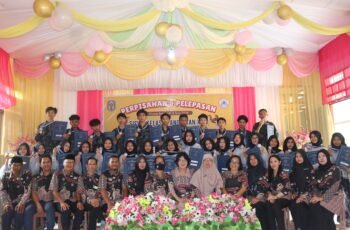 Momen pelepasan siswa SMP Negeri 2 Permata Intan Tahun Ajaran 2024/2025